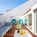 Liberty Penthouse Three-Bedroom Apartment - By Lu Holidays