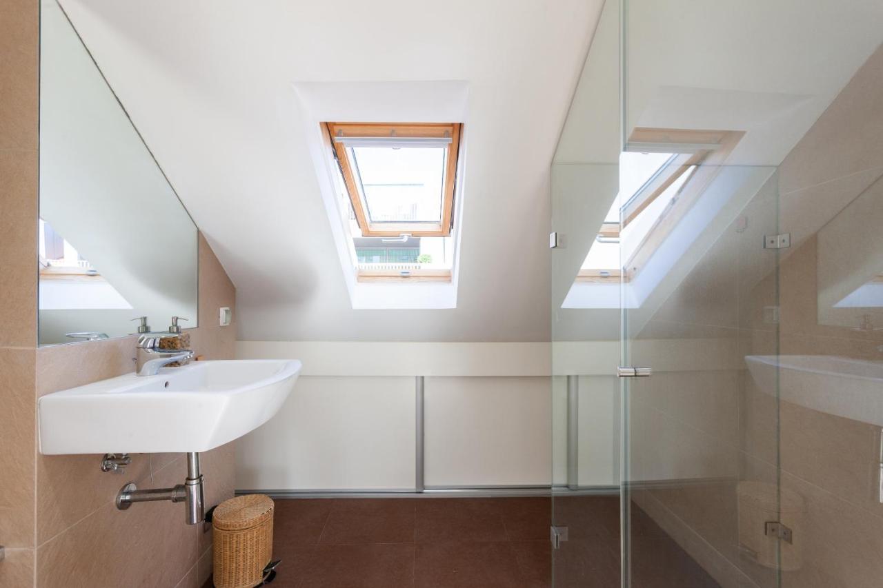 Liberty Penthouse Three-bedroom - By Lu Holidays Apartment *